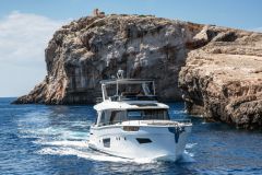 Greenline 58 Fly Hybrid, ein Premium-Cruiser mit Hybridantrieb und modernster Technologie
